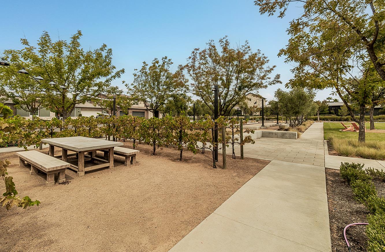 580 Mccaffrey Way, Madera, CA 93636