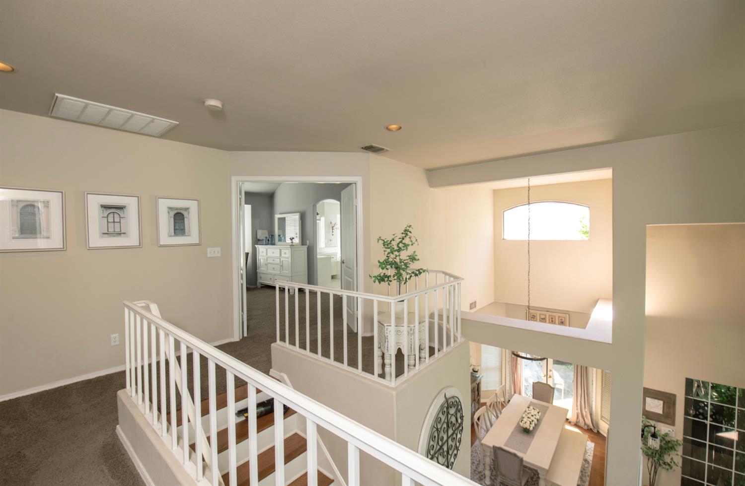 1292 E Le Parc Dr, Fresno, CA 93720