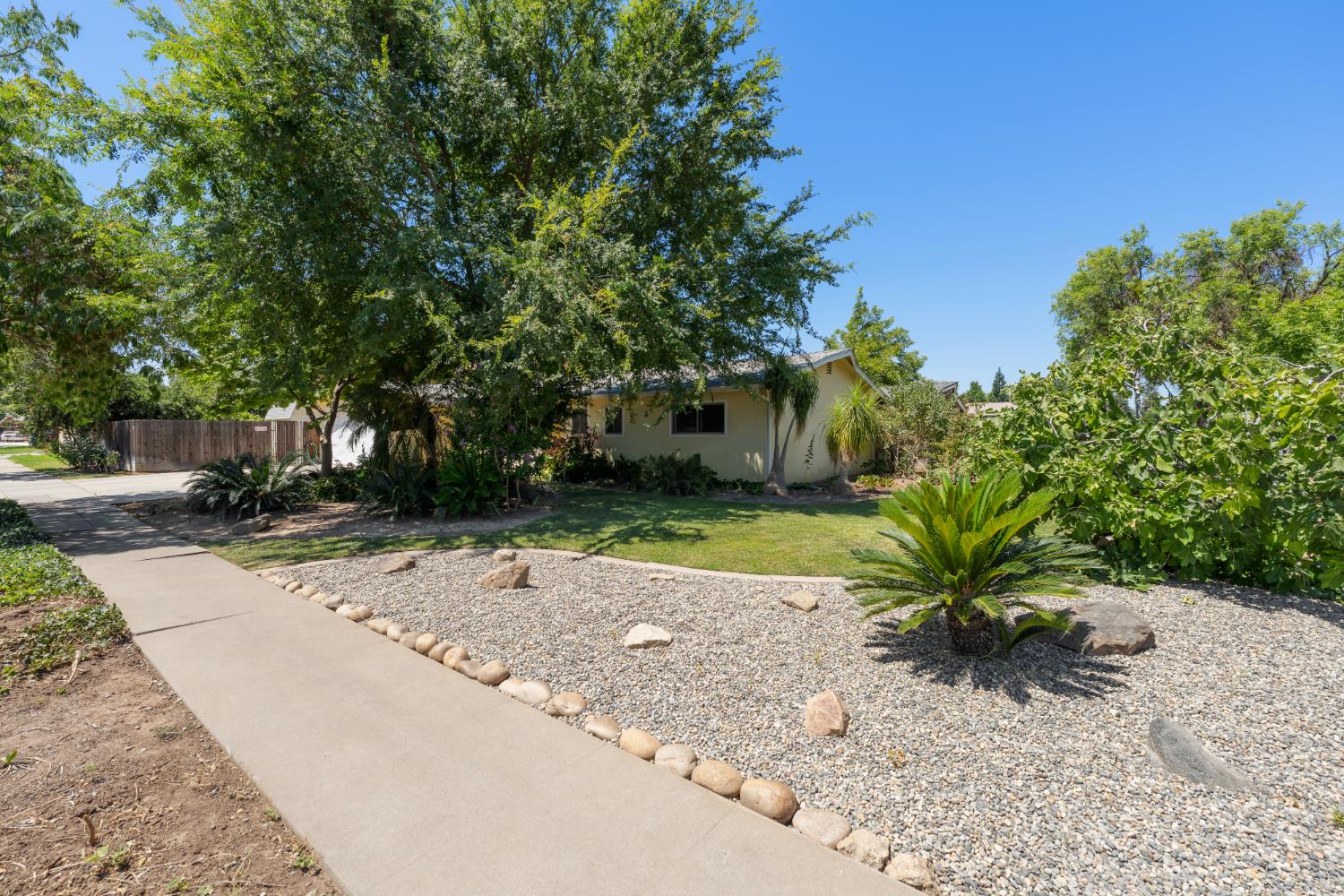 4159 N Lead Ave, Fresno, CA 93722