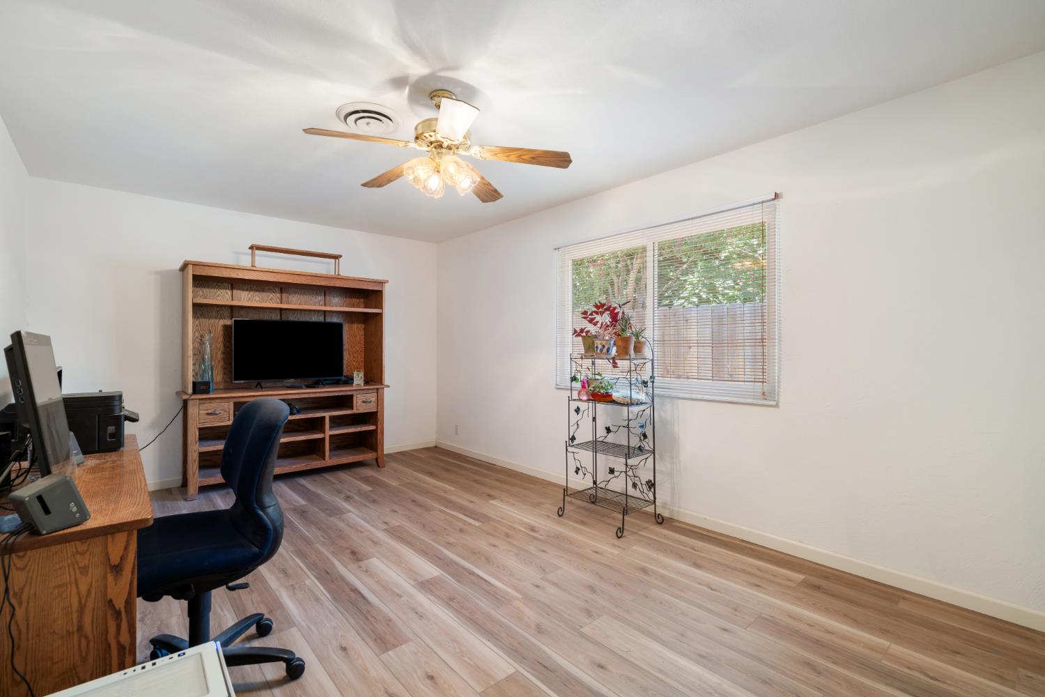 4159 N Lead Ave, Fresno, CA 93722