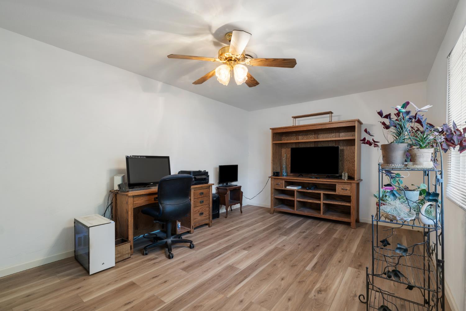 4159 N Lead Ave, Fresno, CA 93722
