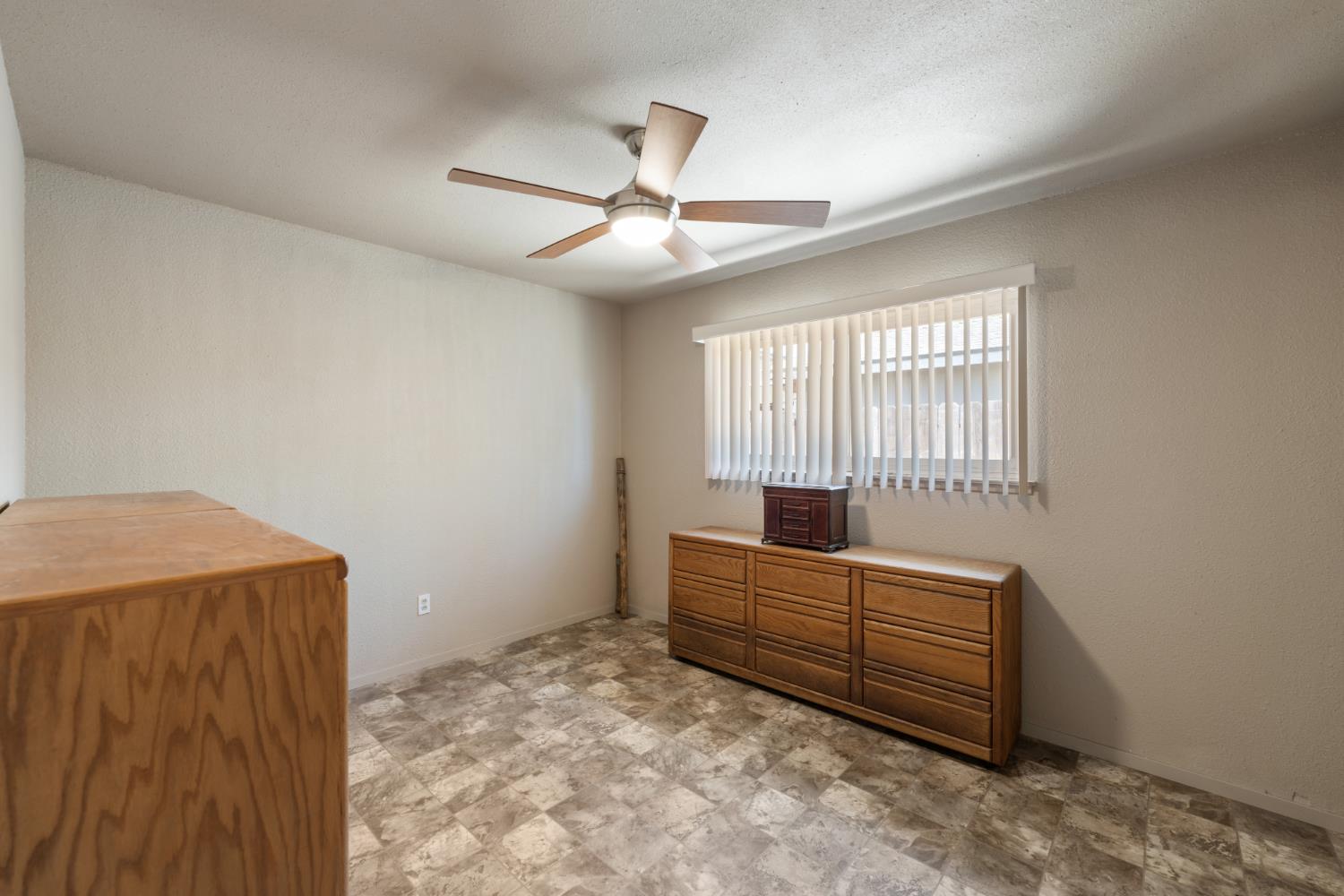 4159 N Lead Ave, Fresno, CA 93722