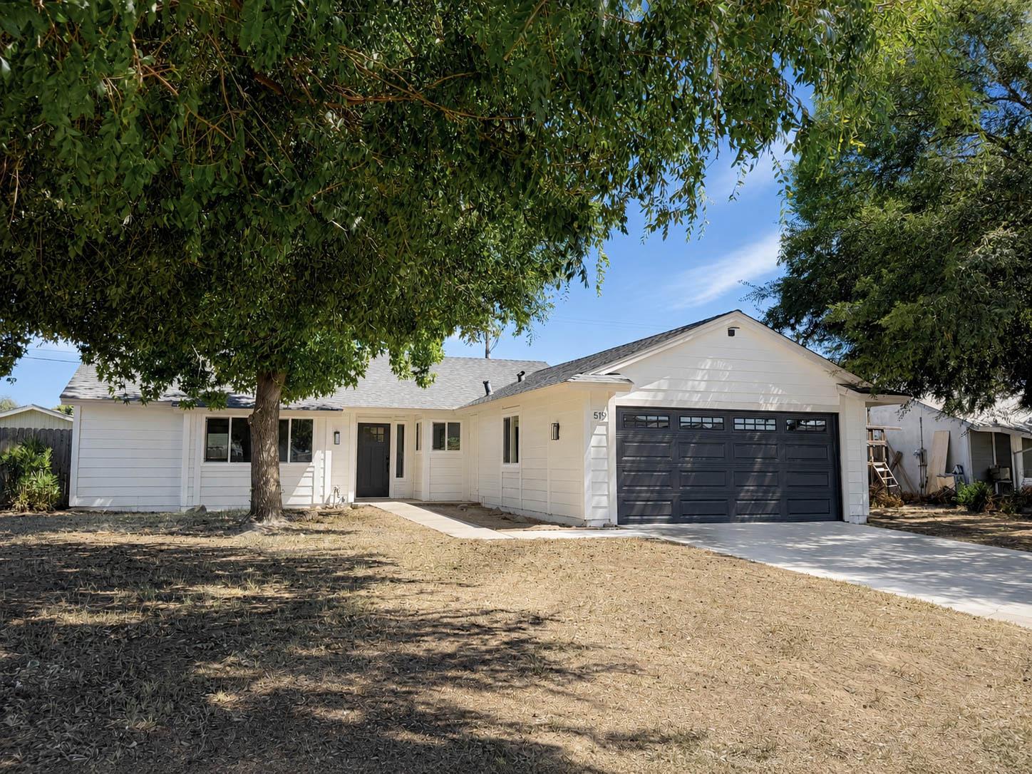 519 Rosehill Dr, Chowchilla, CA 93610