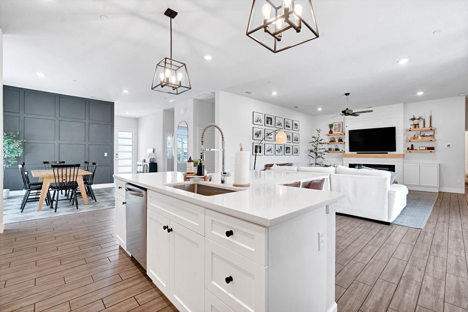 537 Huntington Ave S, Madera, CA 93636