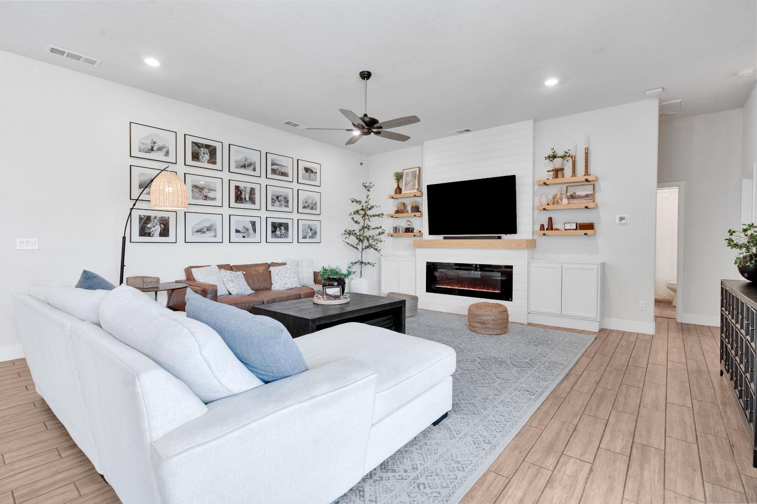 537 Huntington Ave S, Madera, CA 93636