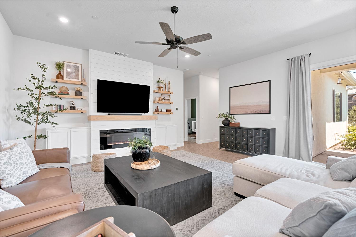 537 Huntington Ave S, Madera, CA 93636