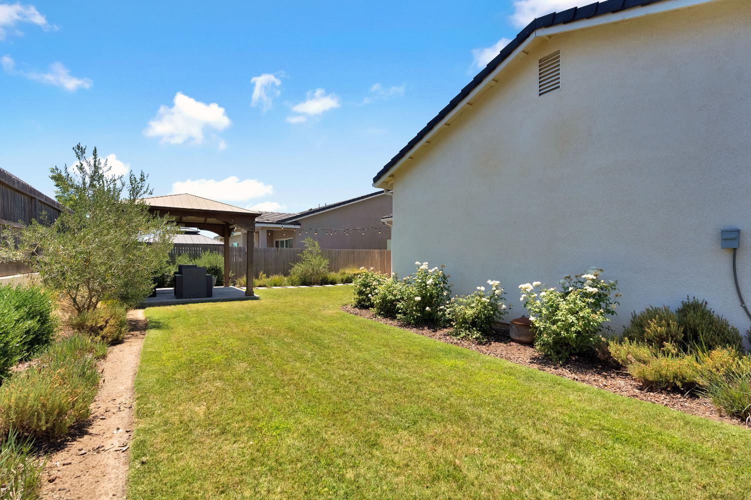537 Huntington Ave S, Madera, CA 93636