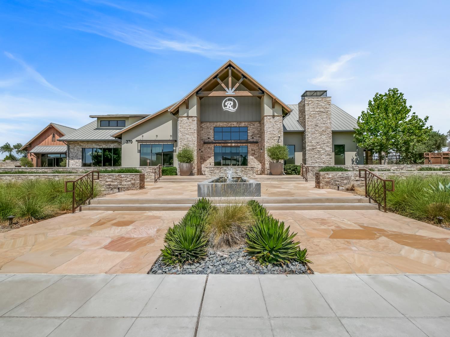 537 Huntington Ave S, Madera, CA 93636