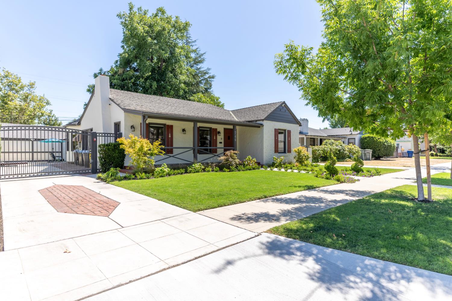 744 E Brown Ave, Fresno, CA 93704