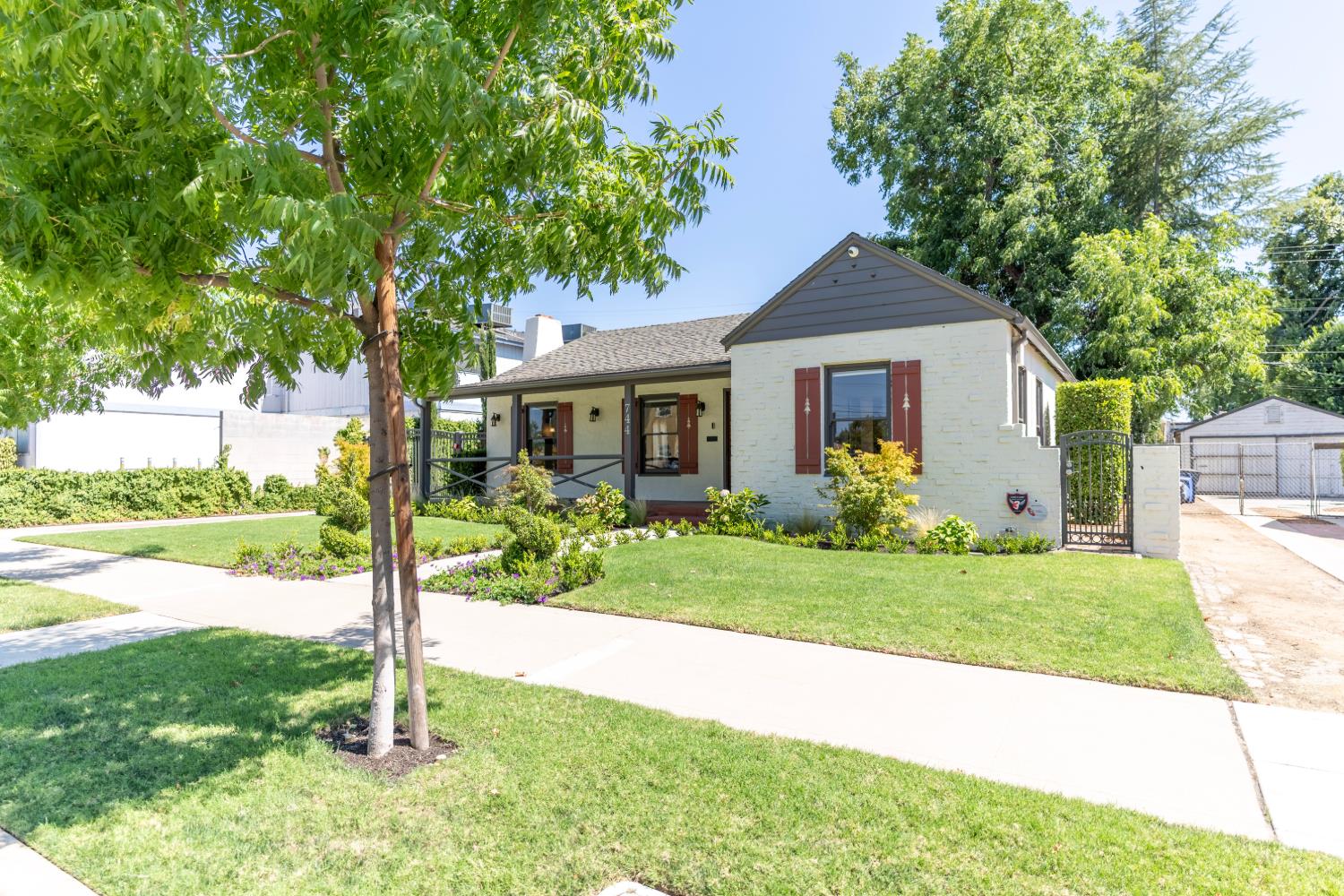 744 E Brown Ave, Fresno, CA 93704