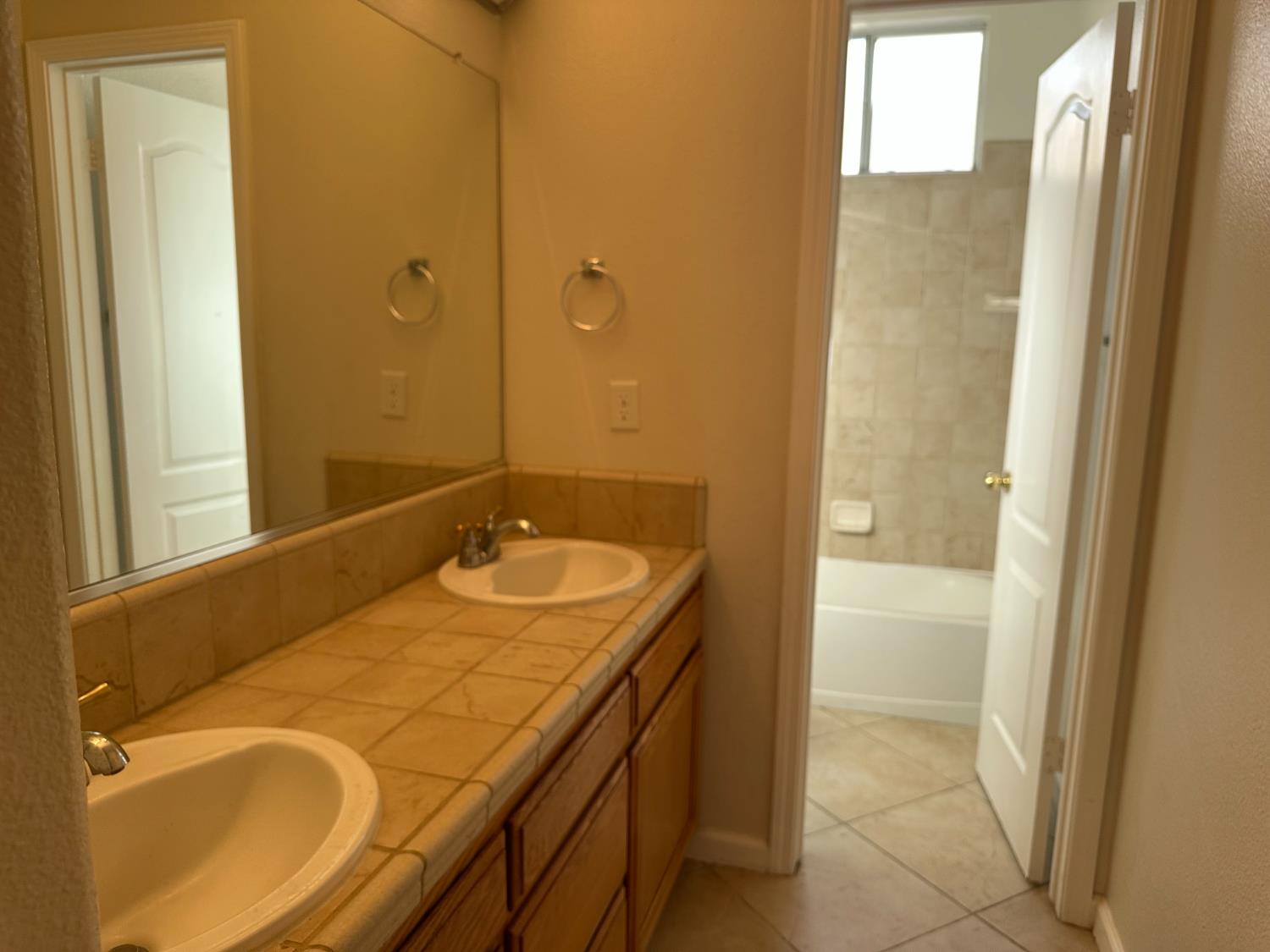 2523 E Cole, Fresno, CA 93720