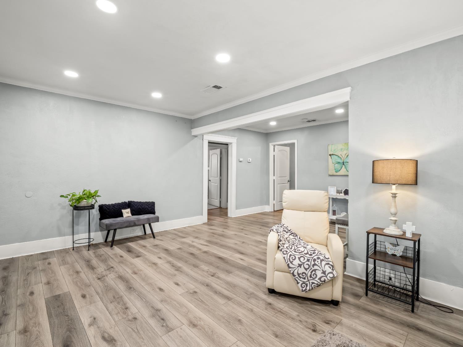1211 Clinton Ave, Fresno, CA 93704