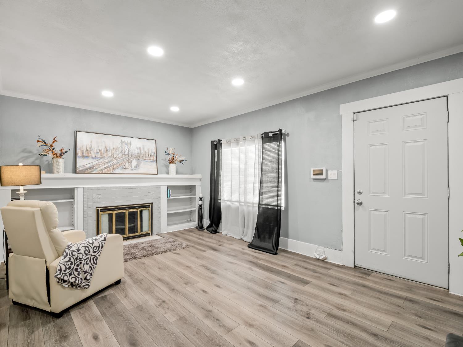 1211 Clinton Ave, Fresno, CA 93704