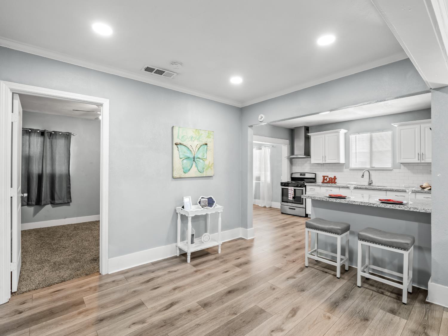 1211 Clinton Ave, Fresno, CA 93704