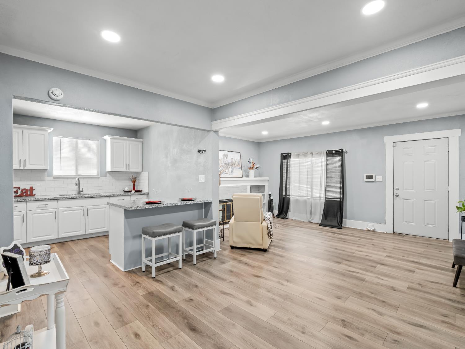 1211 Clinton Ave, Fresno, CA 93704