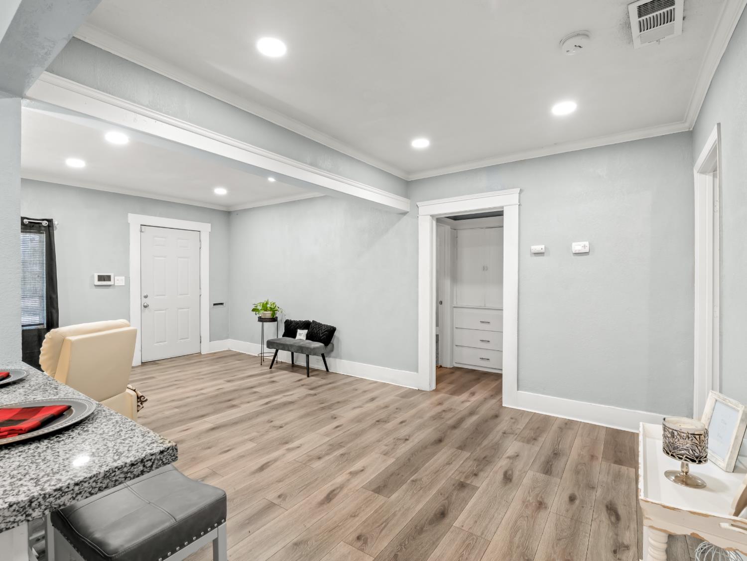 1211 Clinton Ave, Fresno, CA 93704