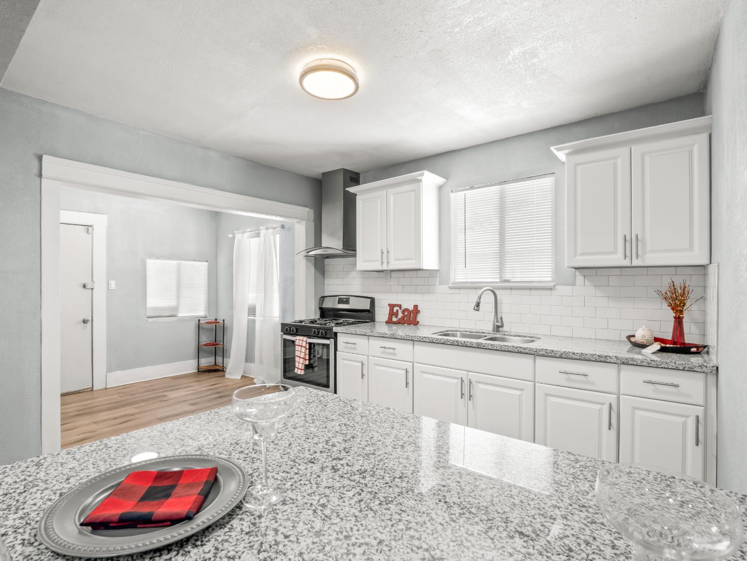 1211 Clinton Ave, Fresno, CA 93704