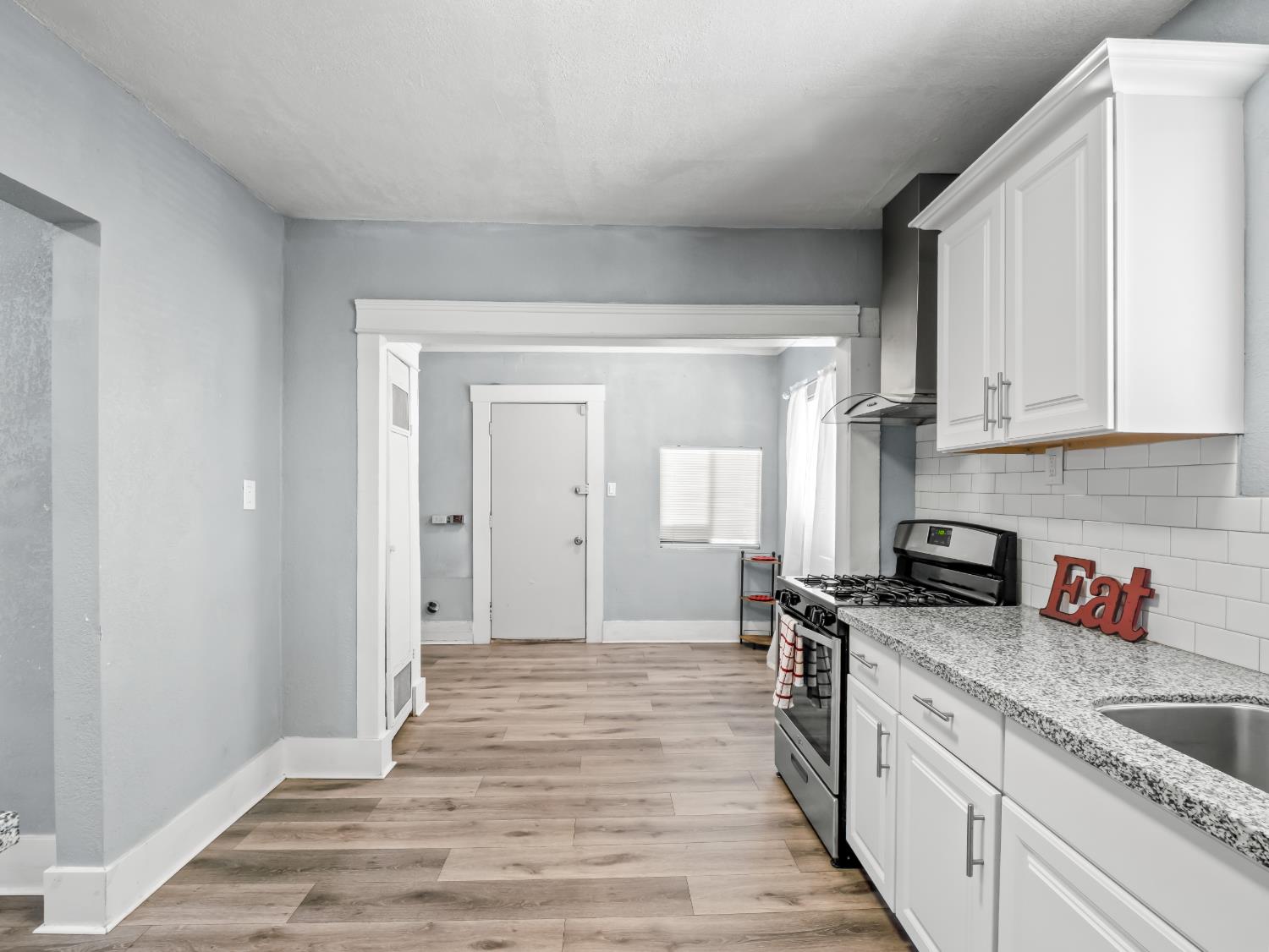 1211 Clinton Ave, Fresno, CA 93704