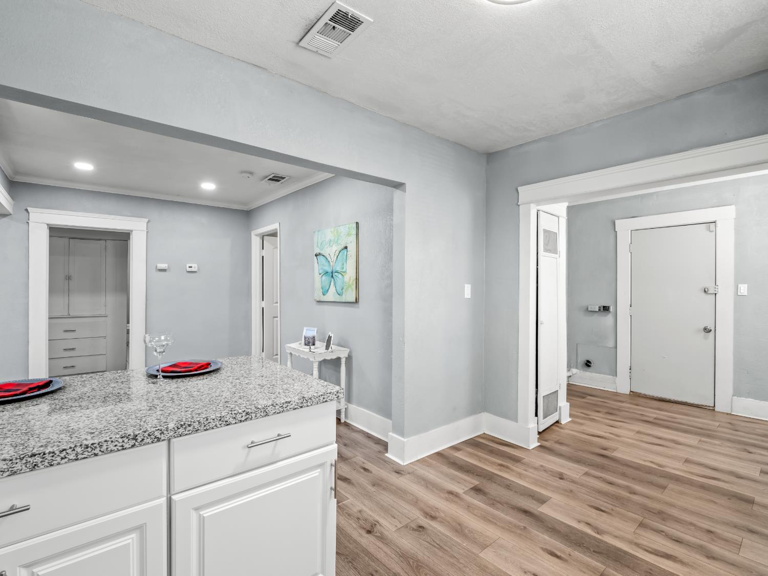 1211 Clinton Ave, Fresno, CA 93704