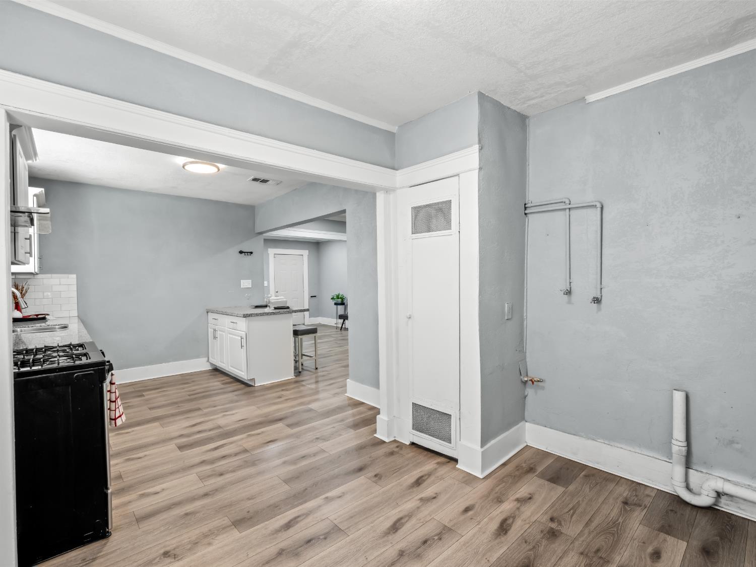 1211 Clinton Ave, Fresno, CA 93704