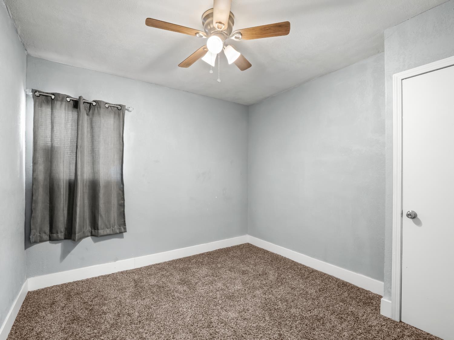 1211 Clinton Ave, Fresno, CA 93704
