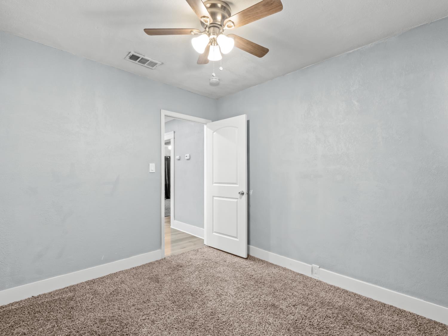 1211 Clinton Ave, Fresno, CA 93704