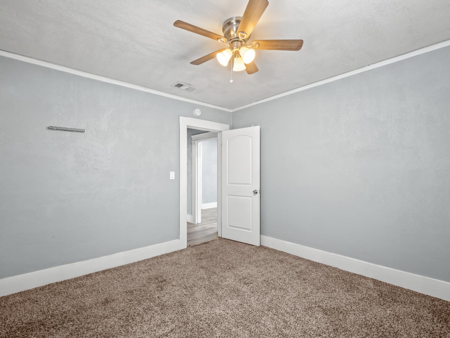 1211 Clinton Ave, Fresno, CA 93704