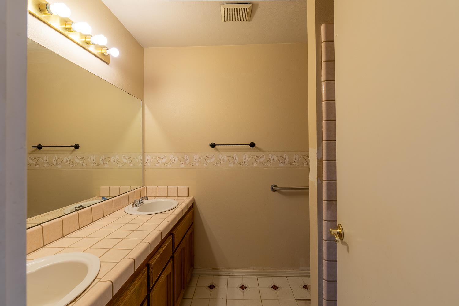 25199 Avenue 18, Madera, CA 93638