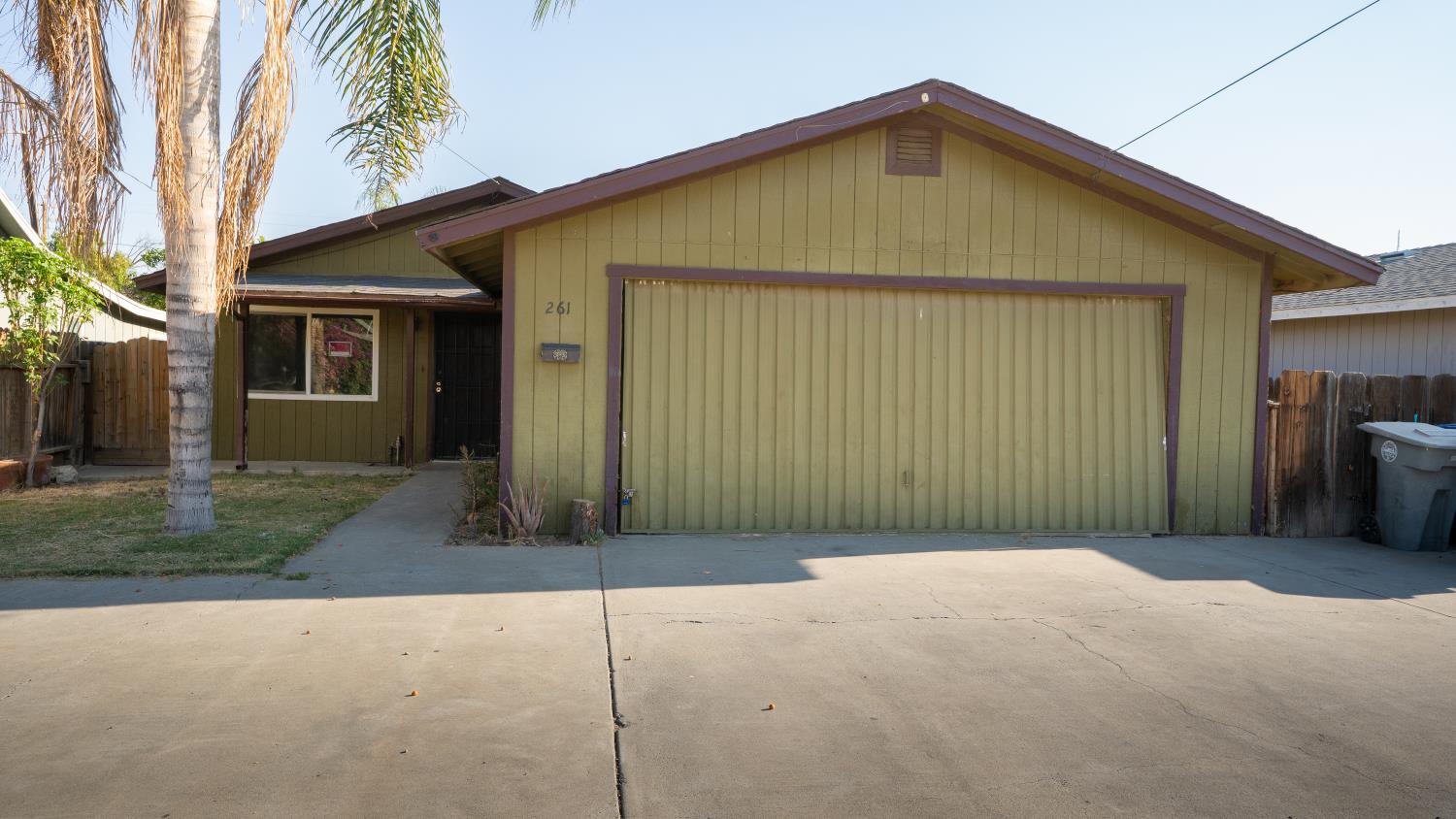 261 E Pleasant St, Coalinga, CA 93210