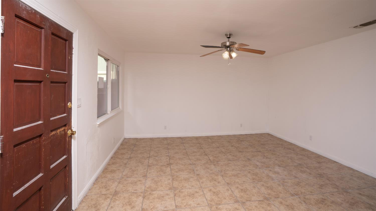 261 E Pleasant St, Coalinga, CA 93210