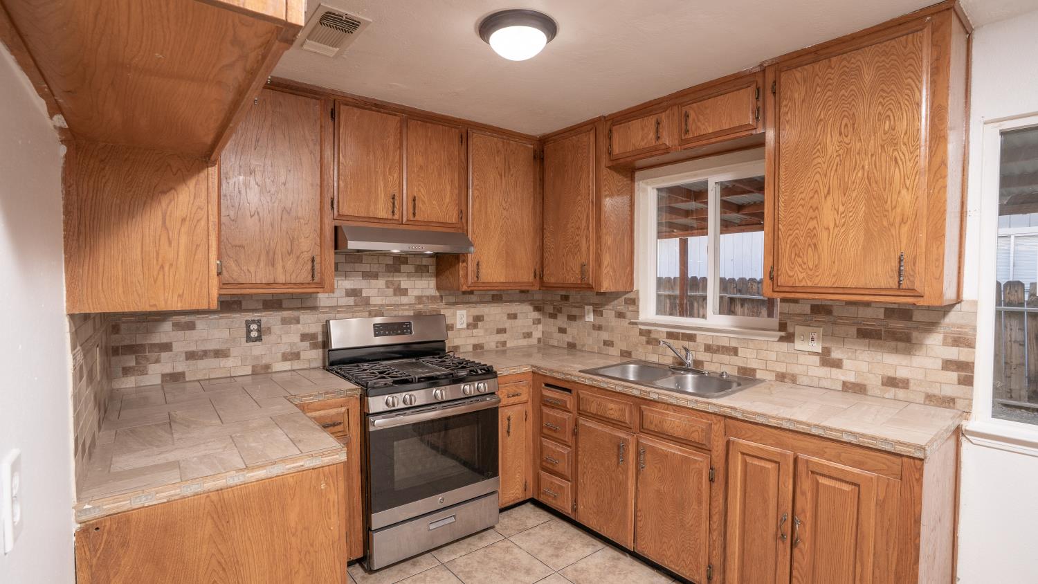261 E Pleasant St, Coalinga, CA 93210