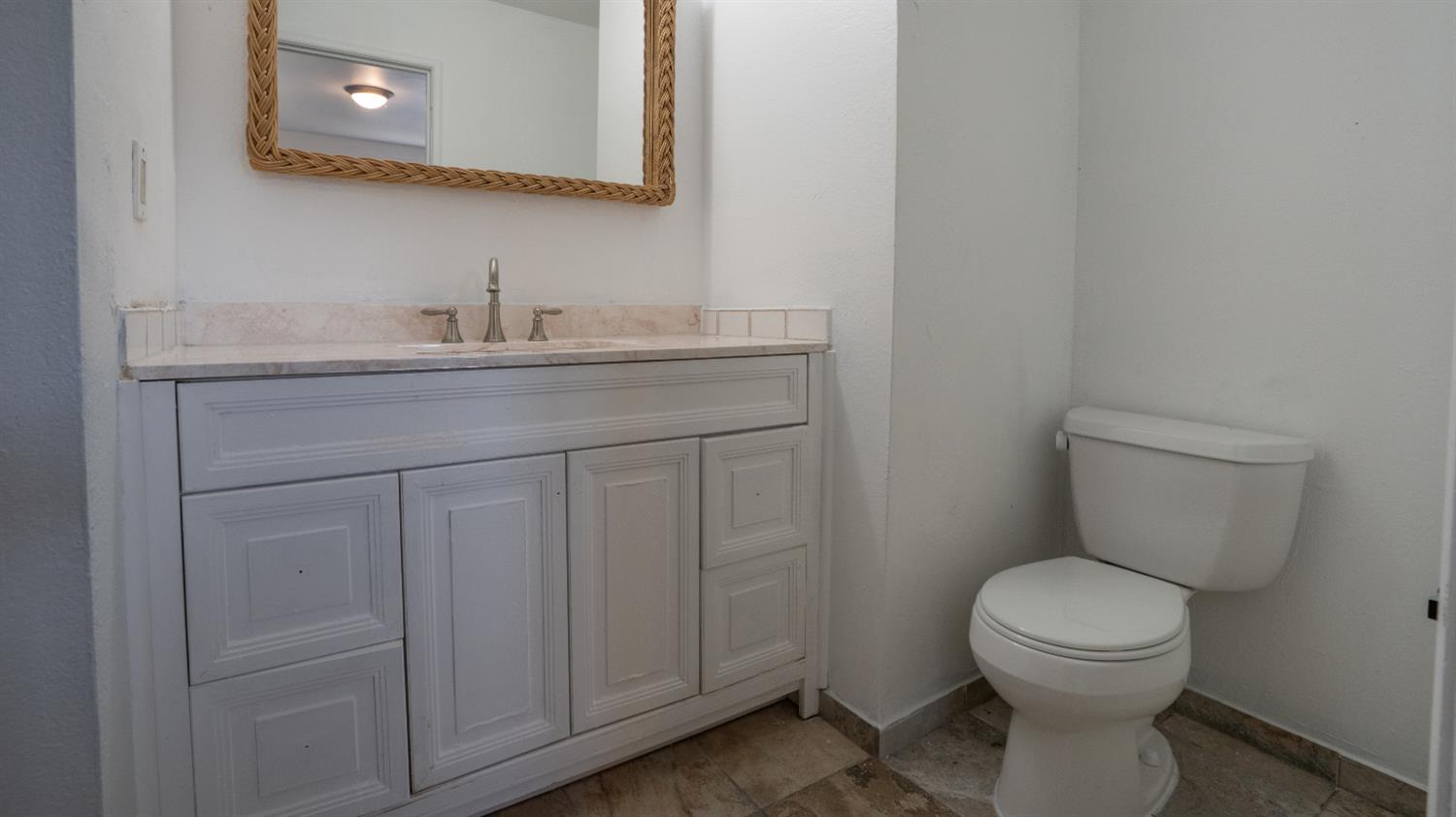 261 E Pleasant St, Coalinga, CA 93210