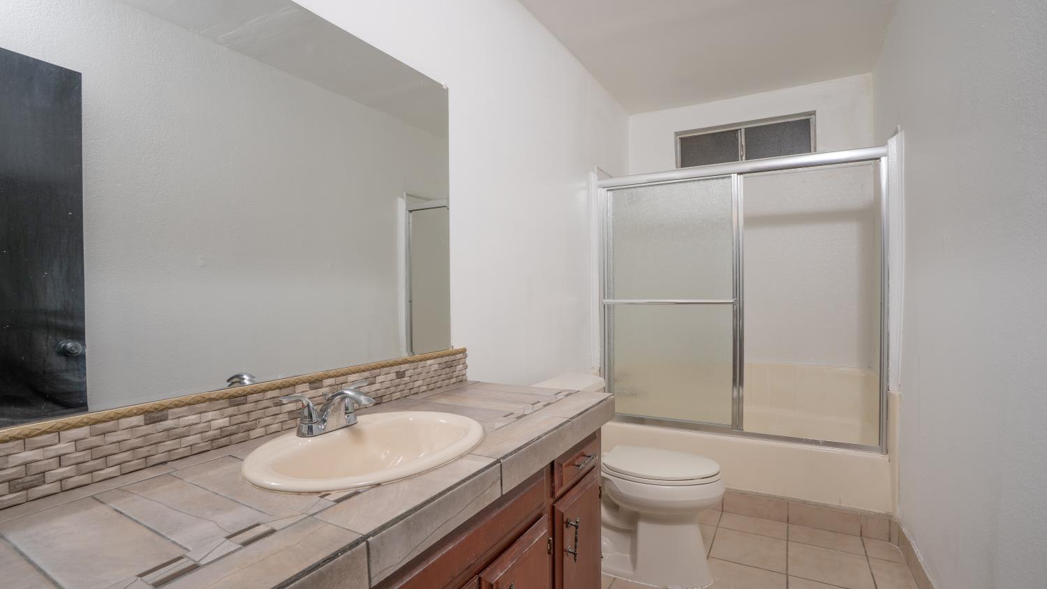261 E Pleasant St, Coalinga, CA 93210