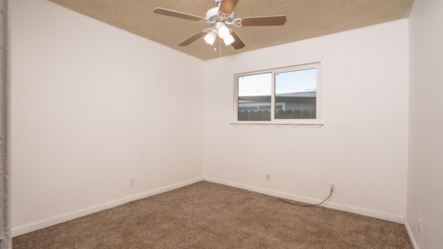 261 E Pleasant St, Coalinga, CA 93210