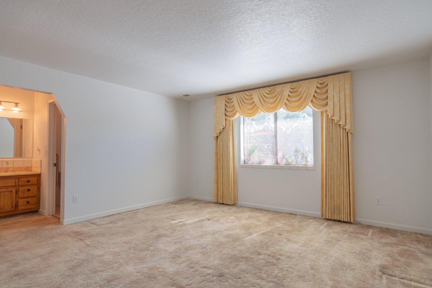 2115 S 11TH St, Los Banos, CA 93635