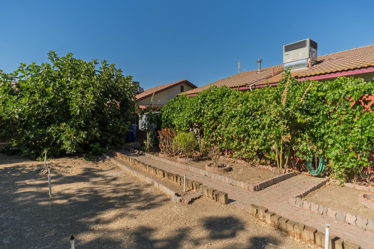 2115 S 11TH St, Los Banos, CA 93635