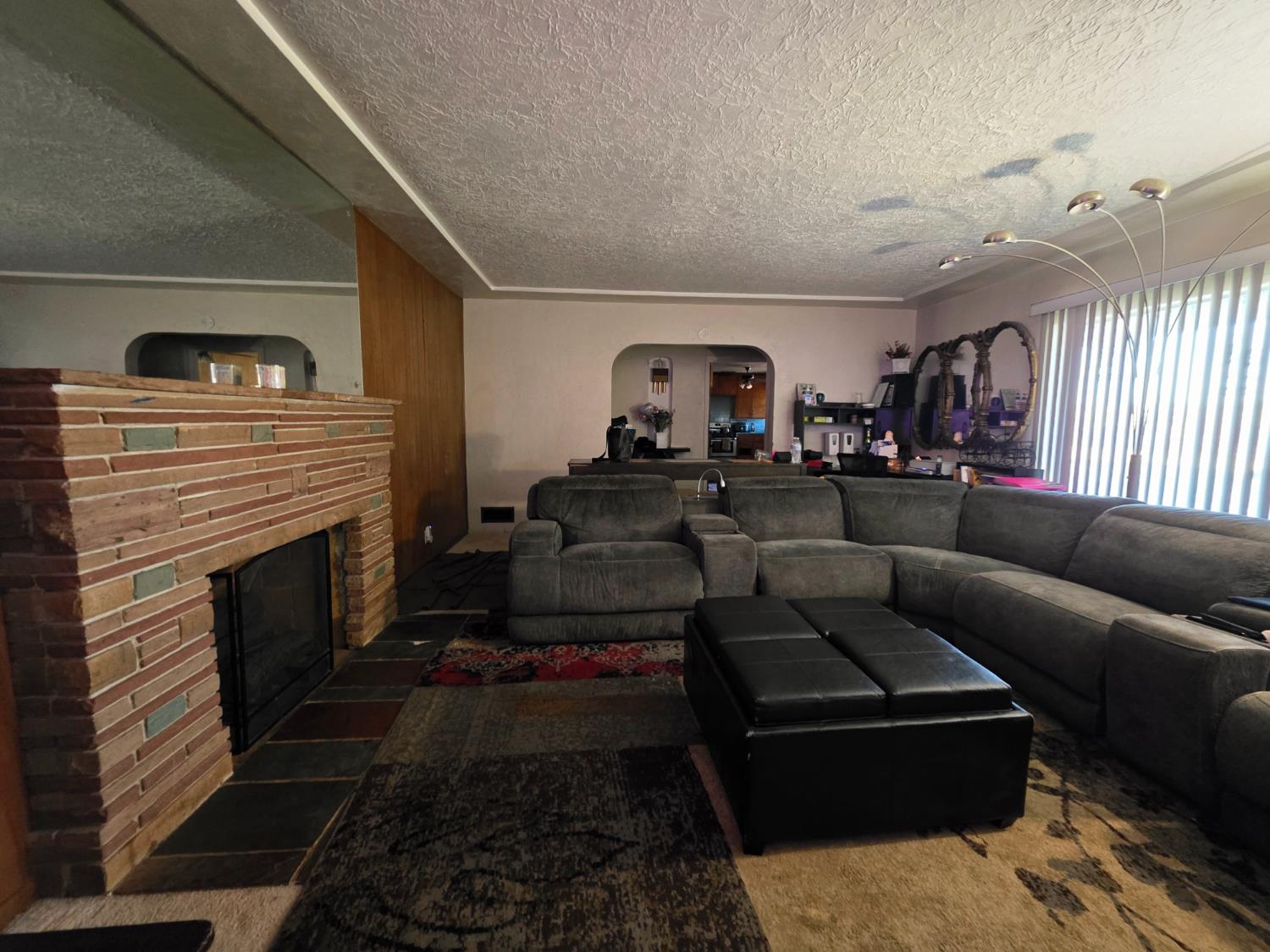 2010 W Kearney Blvd, Fresno, CA 93706