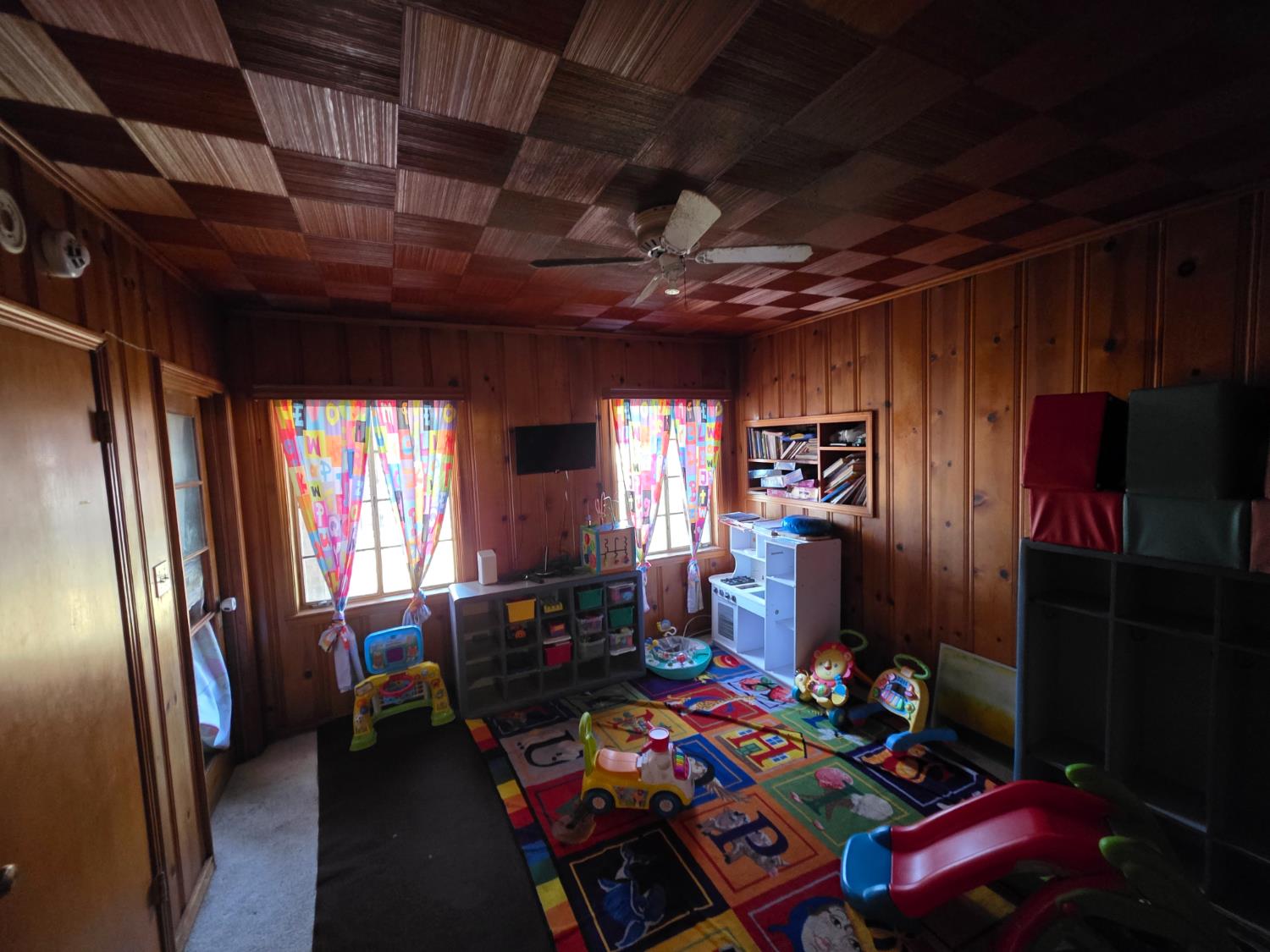 2010 W Kearney Blvd, Fresno, CA 93706