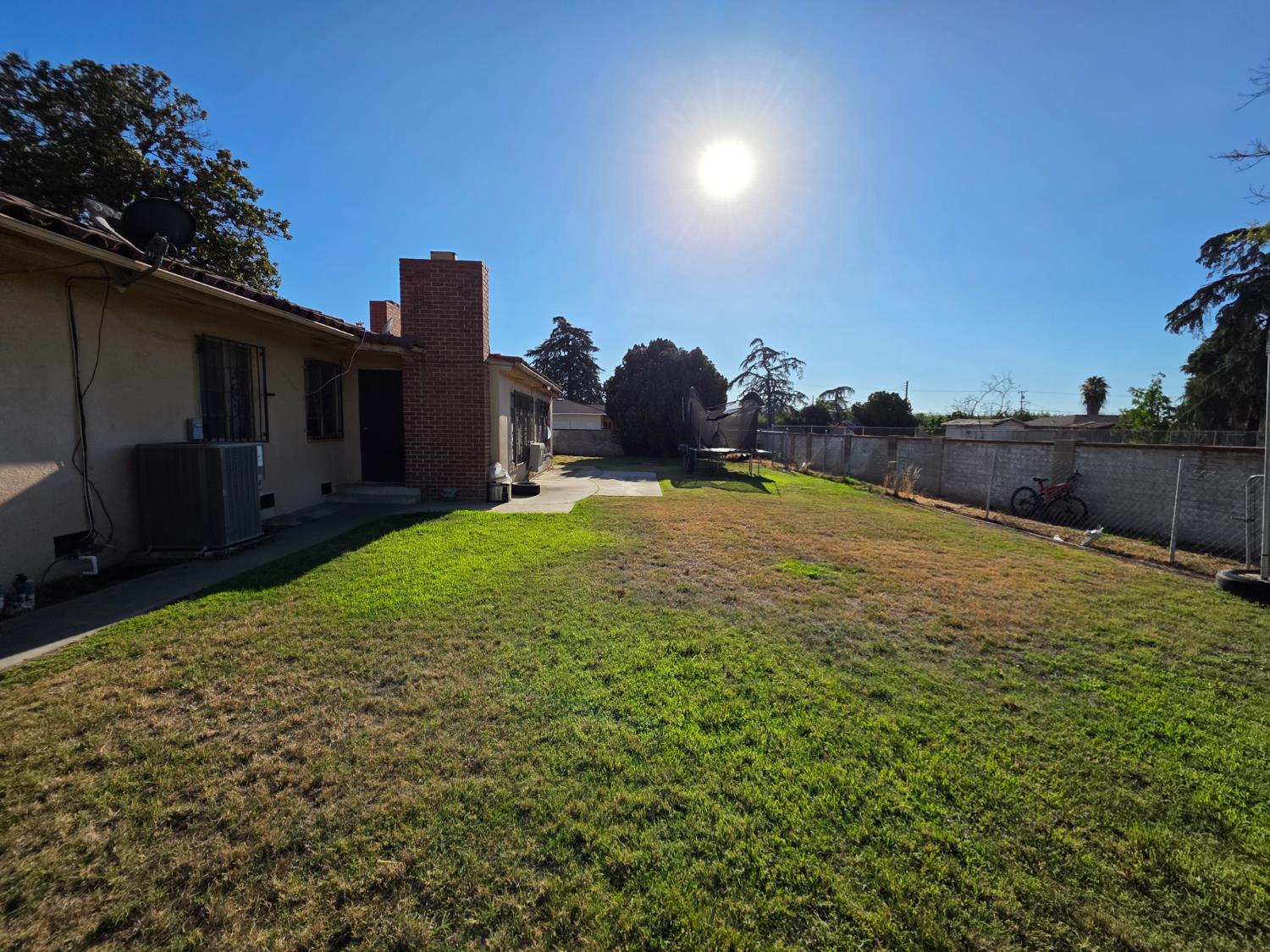 2010 W Kearney Blvd, Fresno, CA 93706