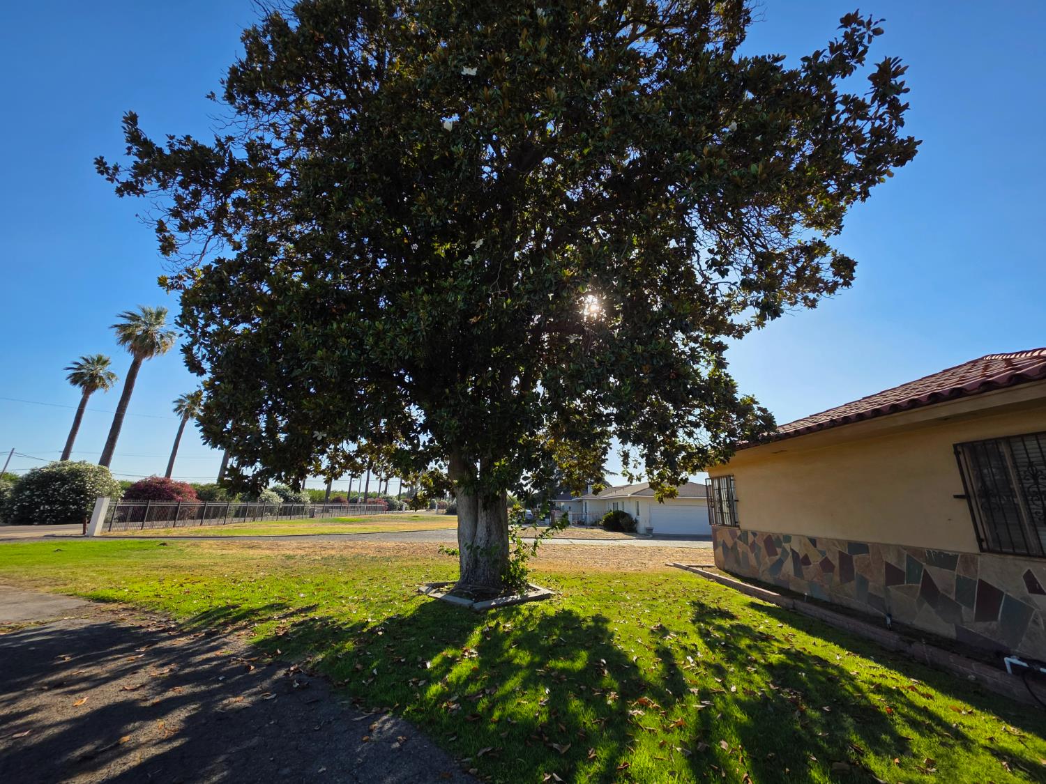 2010 W Kearney Blvd, Fresno, CA 93706