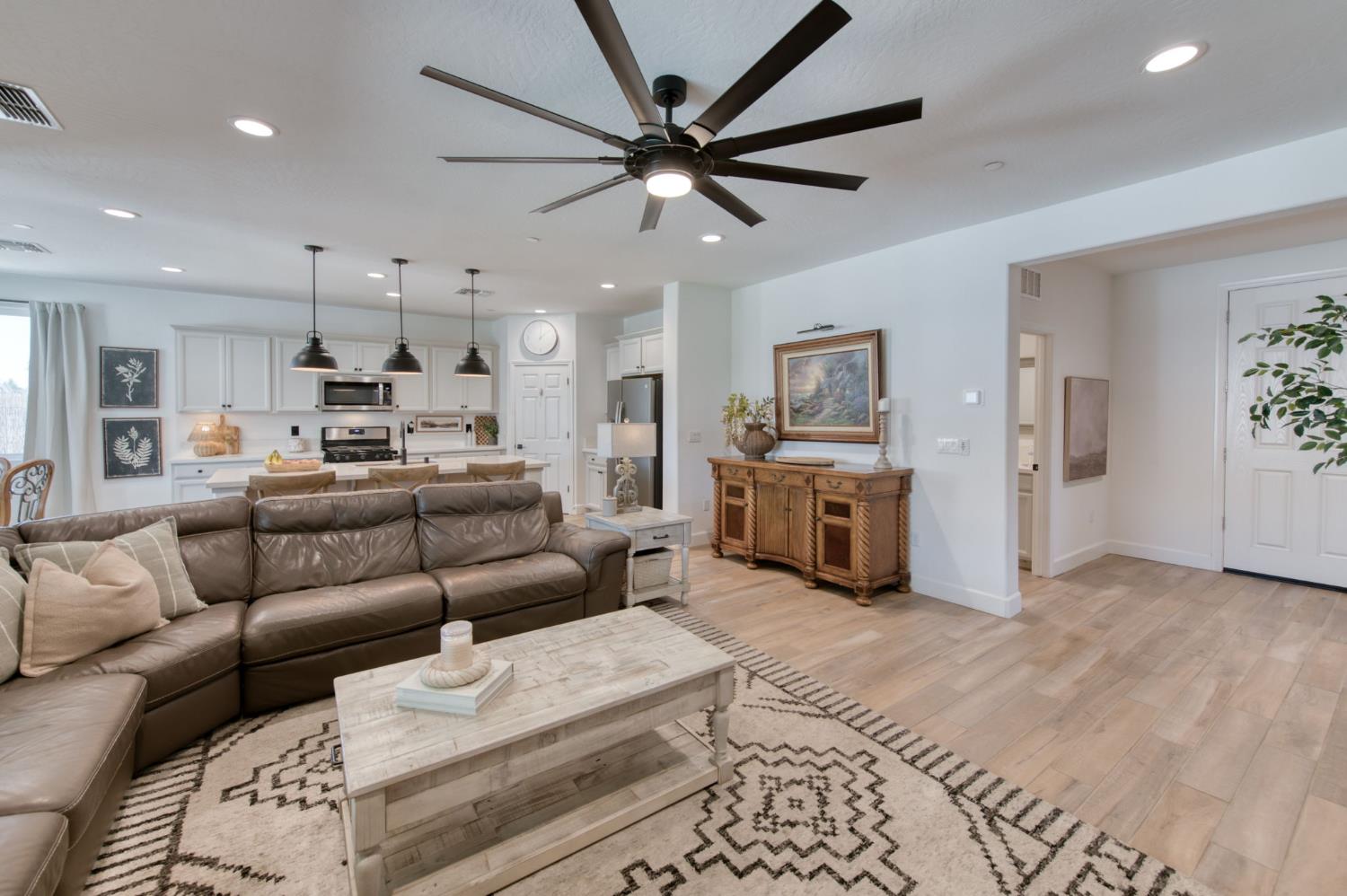 2659 N Dee Ann Ave, Fresno, CA 93727