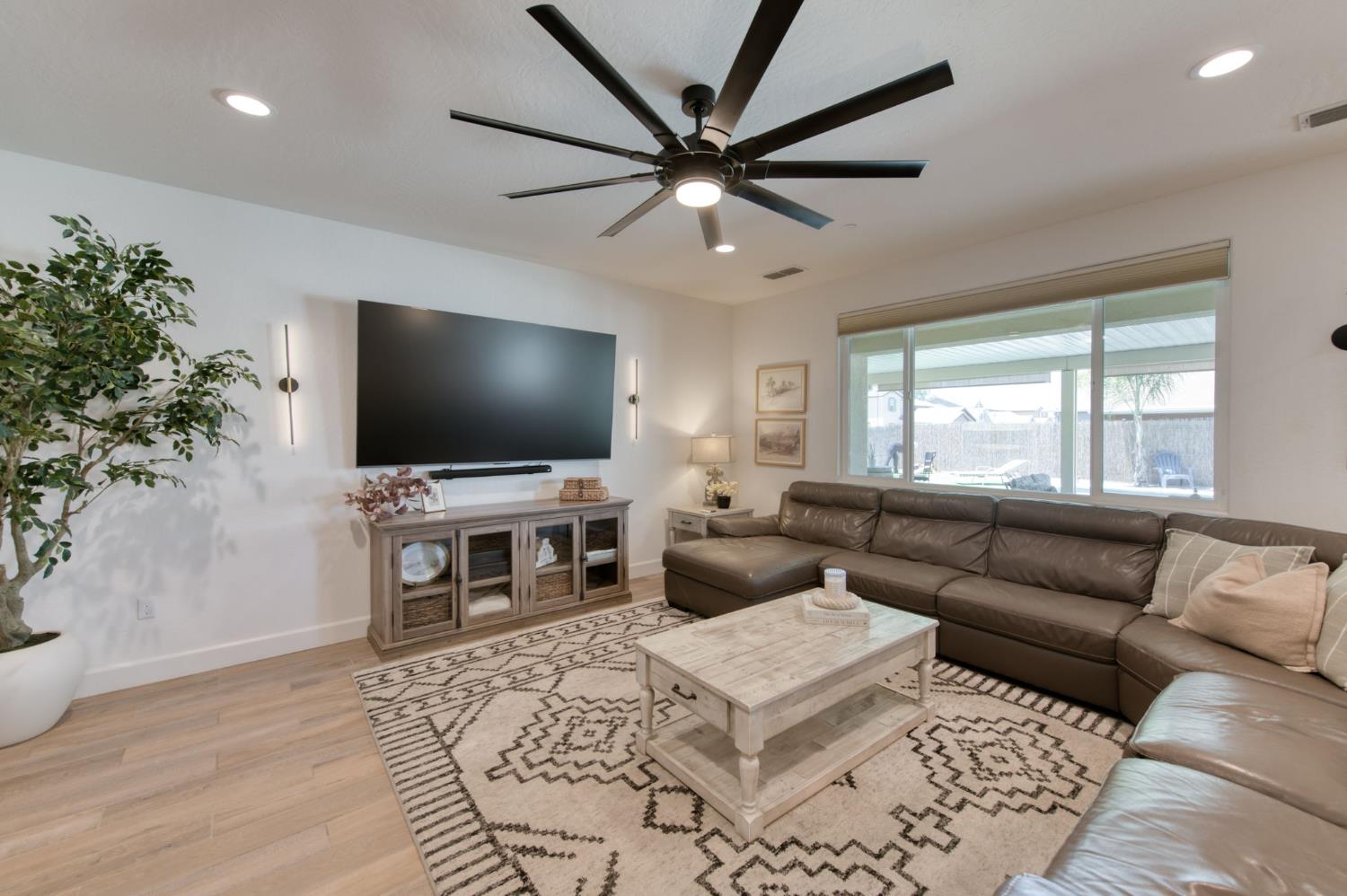 2659 N Dee Ann Ave, Fresno, CA 93727