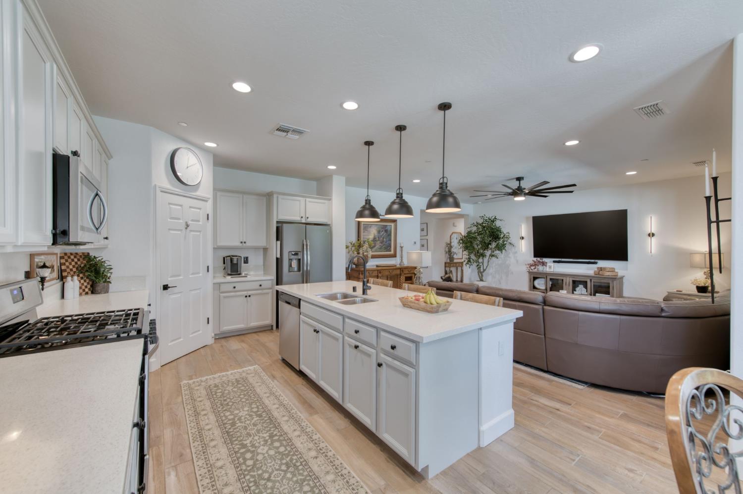 2659 N Dee Ann Ave, Fresno, CA 93727