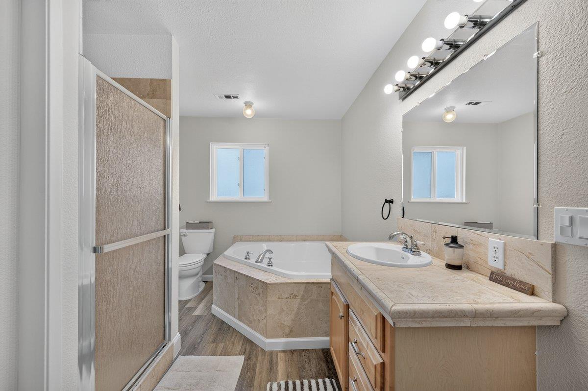 11839 E Ashlan Ave, Sanger, CA 93657