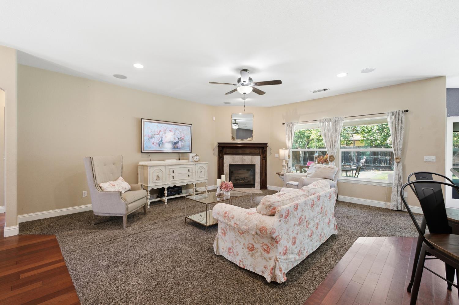 1980 Academy Ave, Tulare, CA 93274
