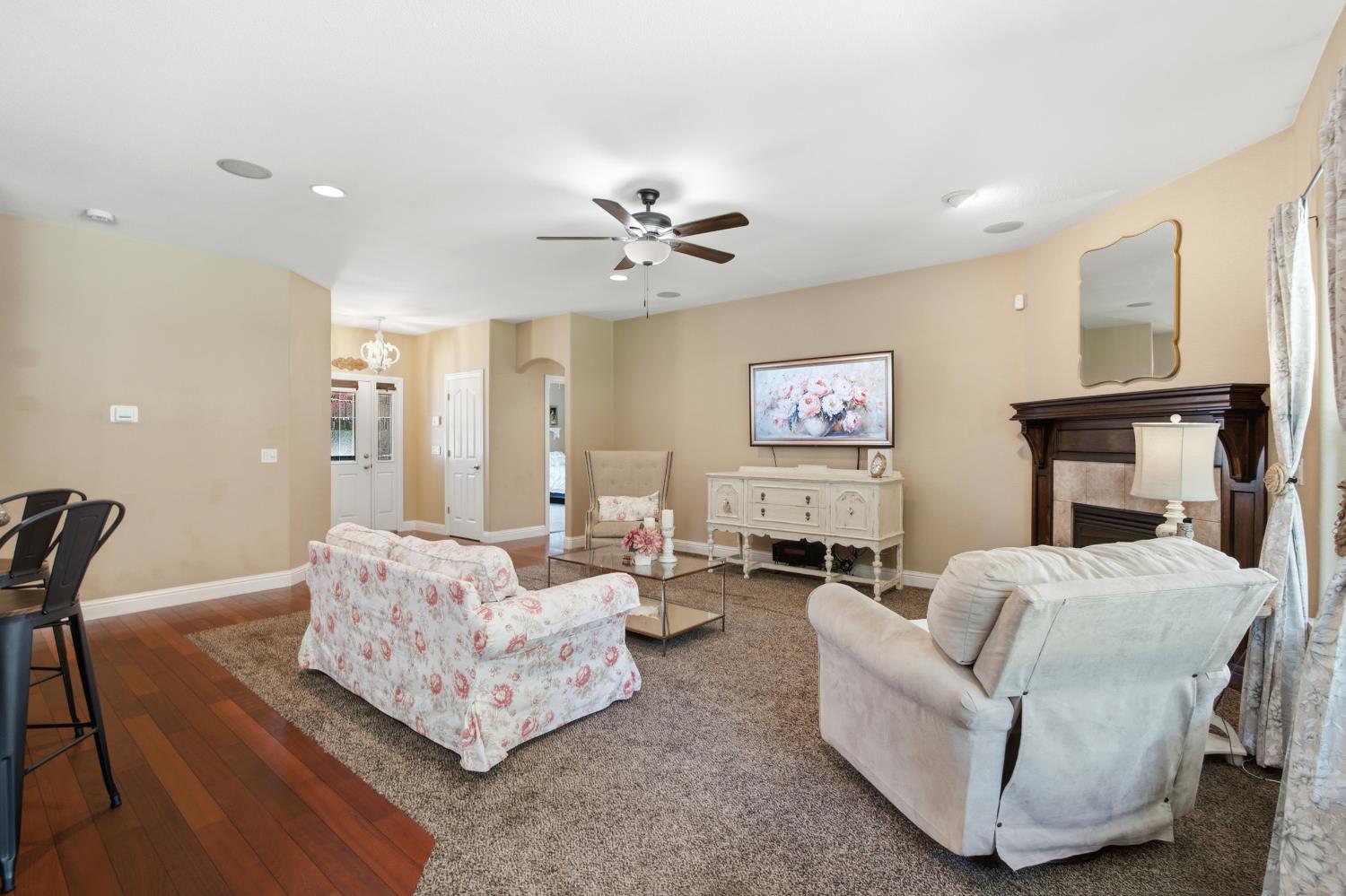 1980 Academy Ave, Tulare, CA 93274