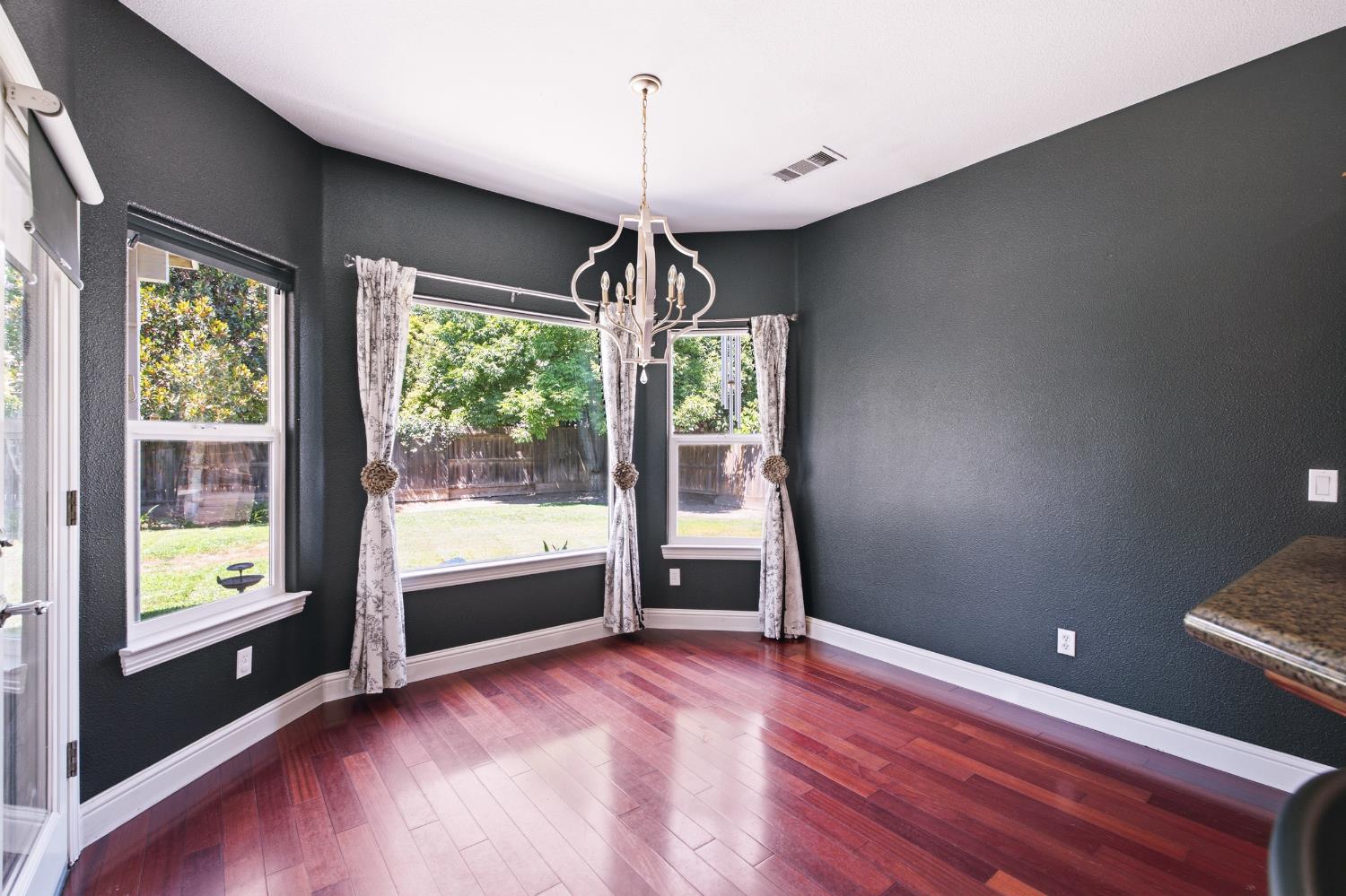 1980 Academy Ave, Tulare, CA 93274