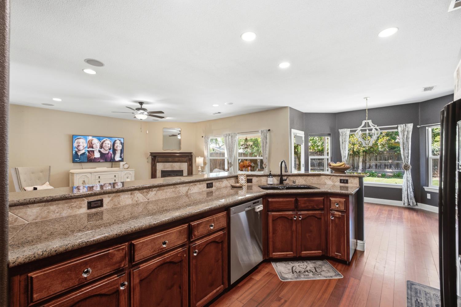 1980 Academy Ave, Tulare, CA 93274