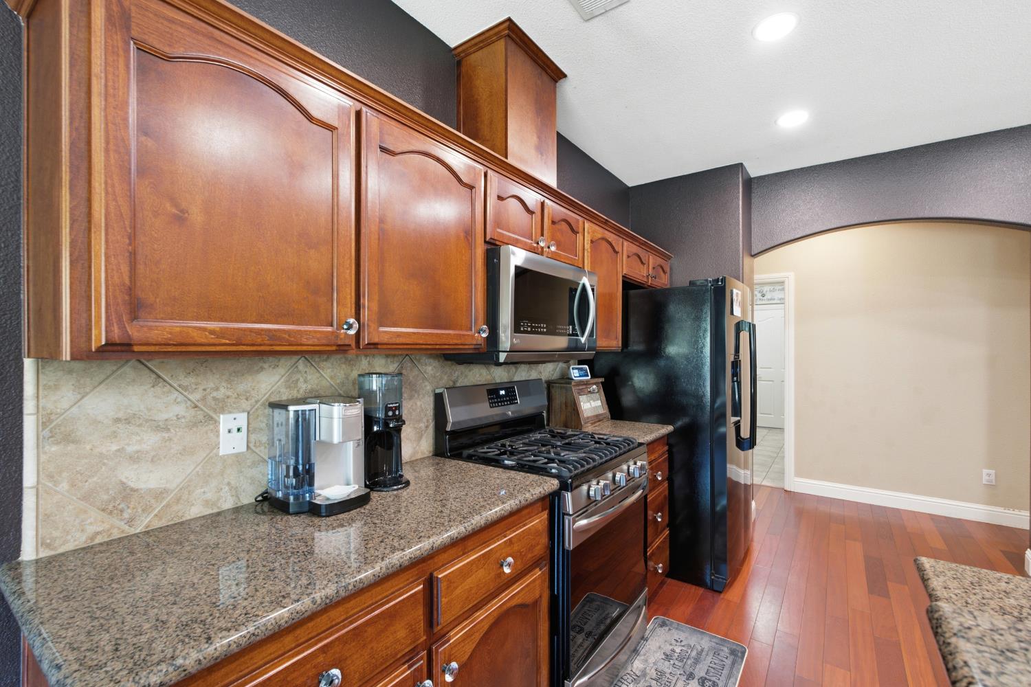 1980 Academy Ave, Tulare, CA 93274