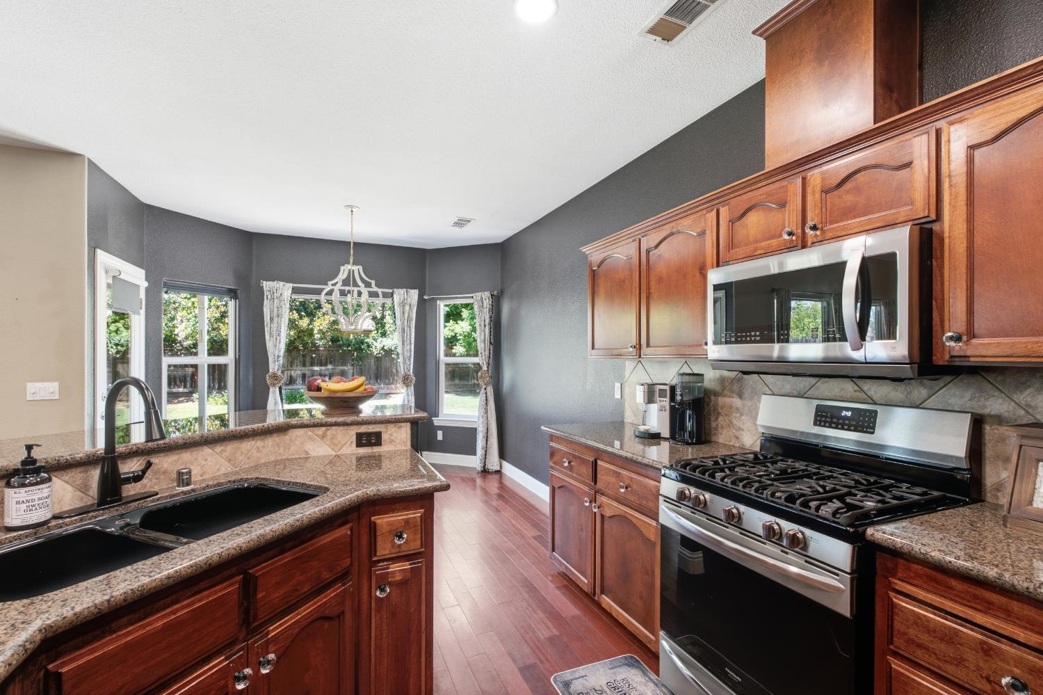 1980 Academy Ave, Tulare, CA 93274